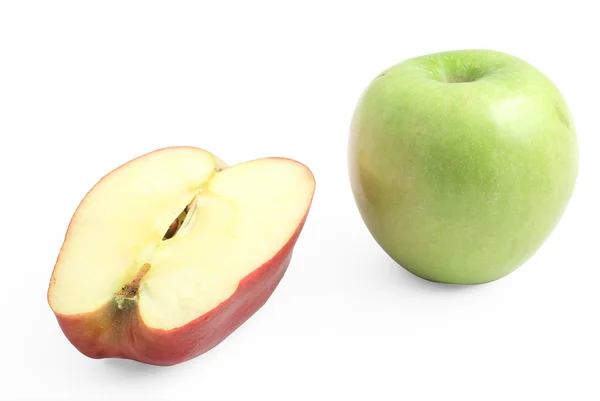 Jeden i pół jabłka na białym tle — Zdjęcie stockowe