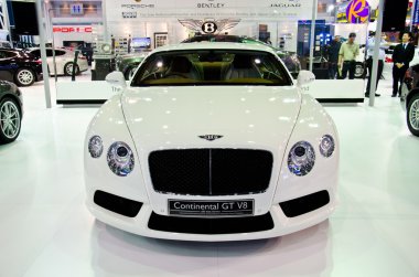 Yeni continental gt v8 araba