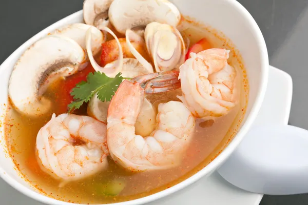 Sopa de verduras tailandesa con camarones — Foto de Stock