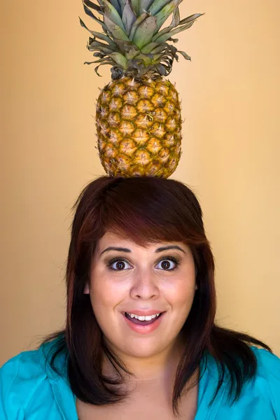 Ananas dívka — Stock fotografie
