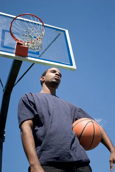 Basketbalista myšlení — Stock fotografie