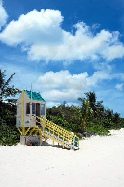 Фламенко пляж Lifeguard вежі — стокове фото