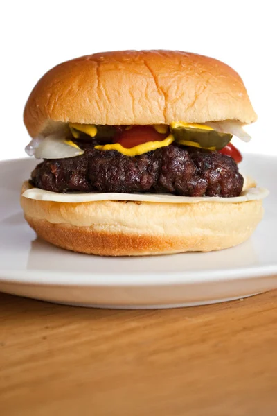 Zelfgemaakte cheeseburger — Stockfoto