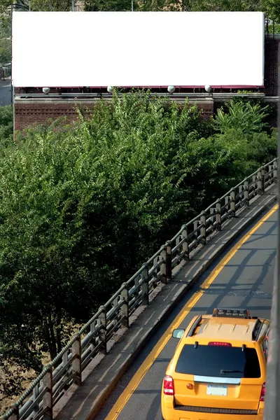 Prázdné město billboard — Stock fotografie