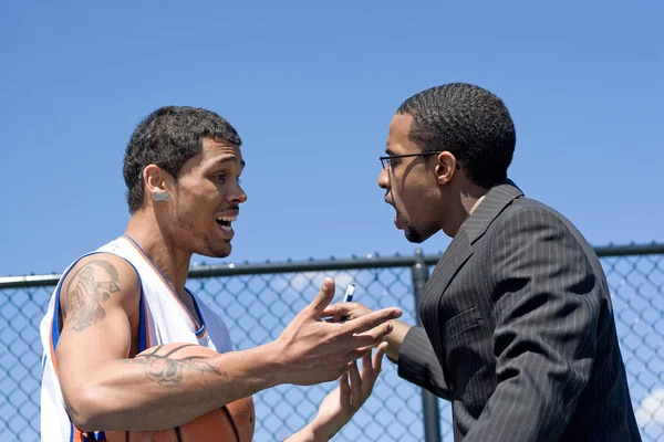 Entrenador de baloncesto enojado — Foto de Stock