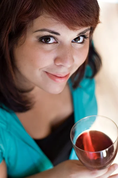 Ευτυχής κρασί δοκιμαστή — Φωτογραφία Αρχείου