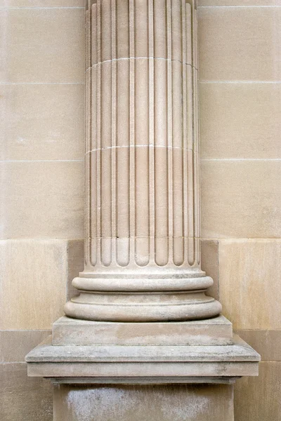 In de kolom oud stenen — Stockfoto