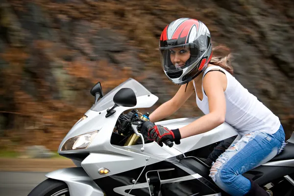 Bionda motociclista ragazza — Foto Stock