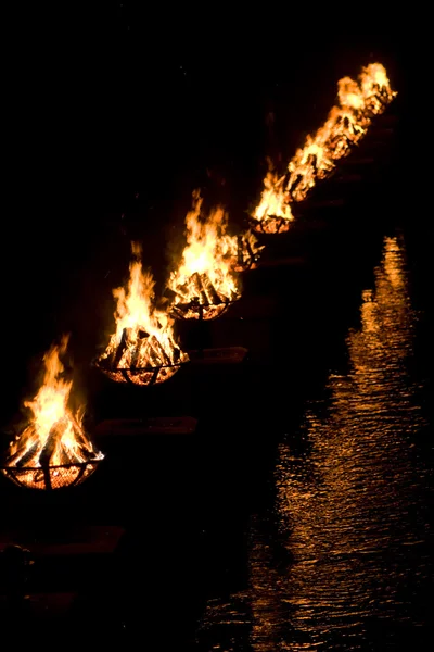 Пожежа на воді — стокове фото