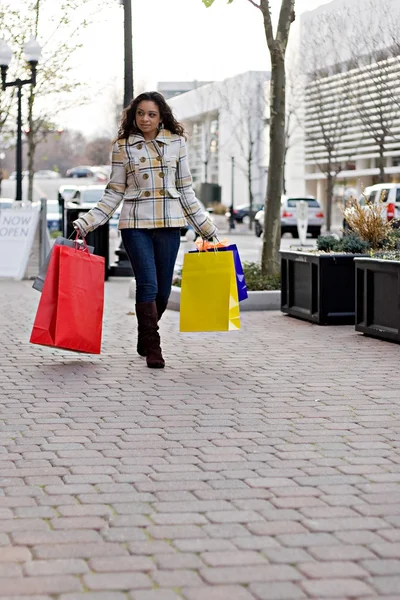 Hezká dívka nakupování — Stock fotografie