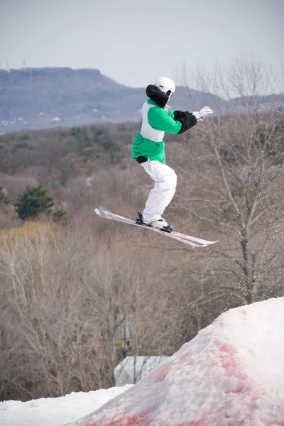 Saltatore con sci — Foto Stock