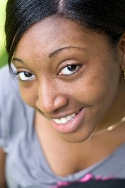 Jovem alegre mulher — Fotografia de Stock