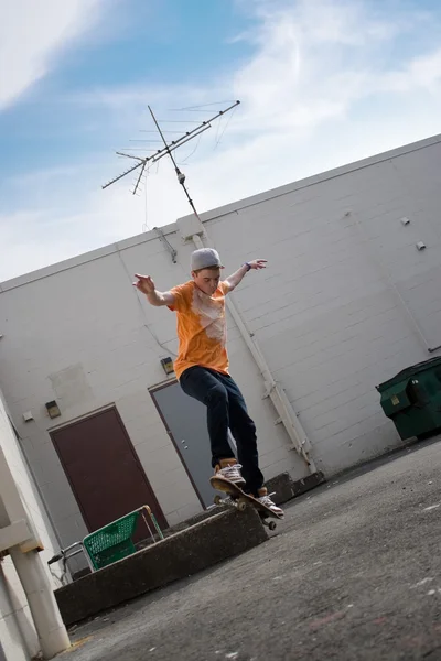 Skateboarder Moagem — Fotografia de Stock