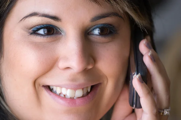 Mobiele telefoongesprek — Stockfoto