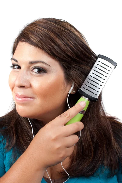 Žena si kartáčuje vlasy — Stock fotografie