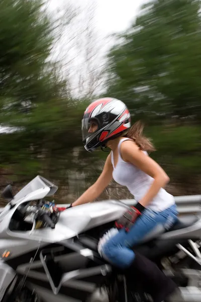 Rubia motociclista chica — Foto de Stock