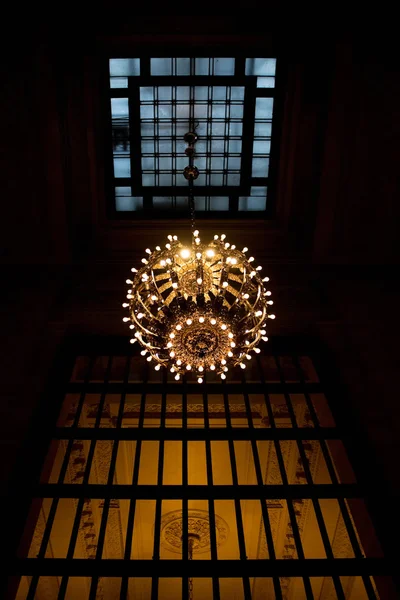 Grand Central Chandelier — Stock Photo, Image