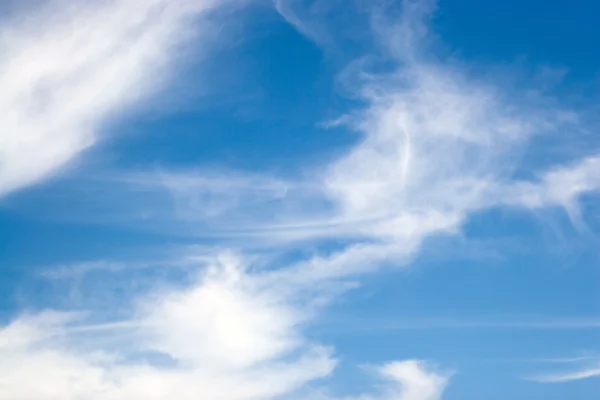 Whispy Kék felhők — Stock Fotó