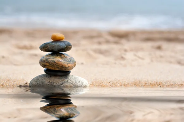 Piedras apiladas Zen Reflexión — Foto de Stock