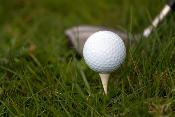 Golf Ball and Tee — Stock Photo, Image