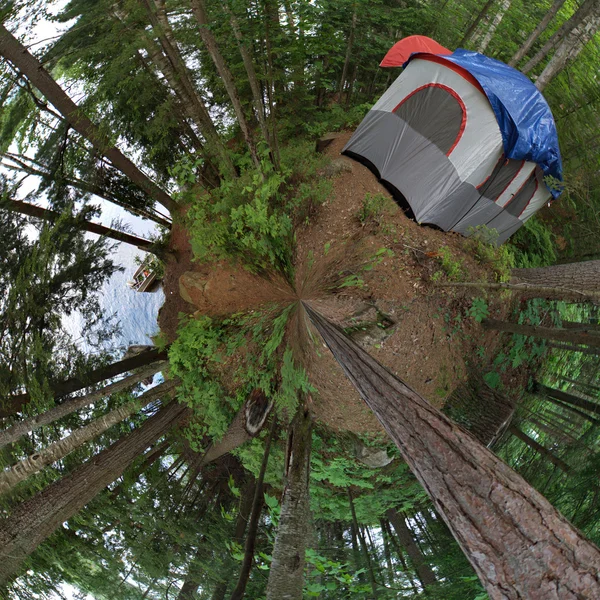 Camping de tenda florestal — Fotografia de Stock