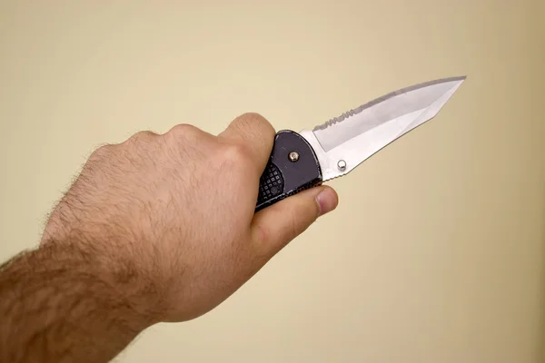 Criminoso com uma faca — Fotografia de Stock