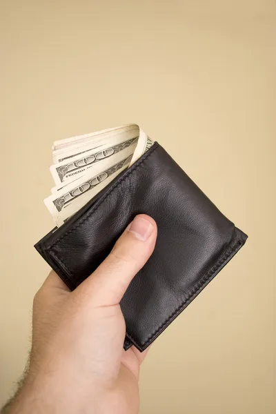 Бумажник полный денег — стоковое фото