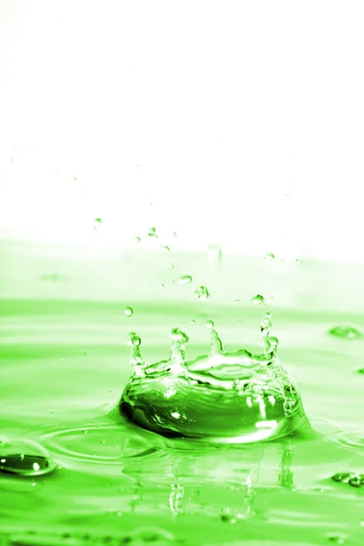 Grönt vattenstänk — Stockfoto
