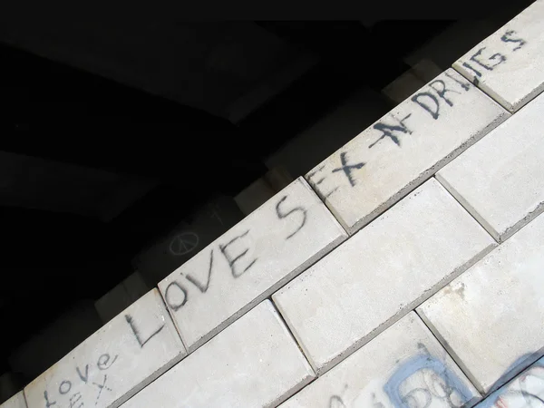Amor sexo drogas graffiti — Fotografia de Stock