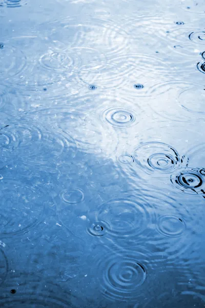 Gota de lluvia Ondas de agua —  Fotos de Stock
