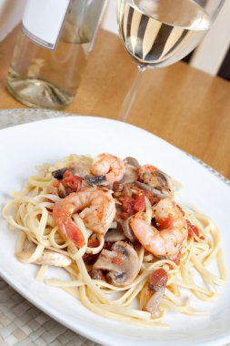 karides scampi linguine ile