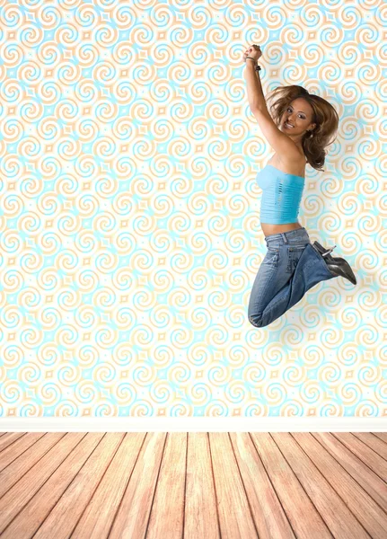 Saltando hispânico mulher vintage quarto interior — Fotografia de Stock