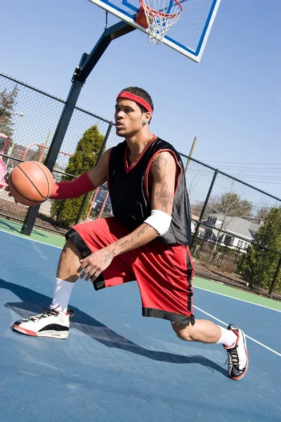 Basketball-Crossover-Dribble — Stockfoto