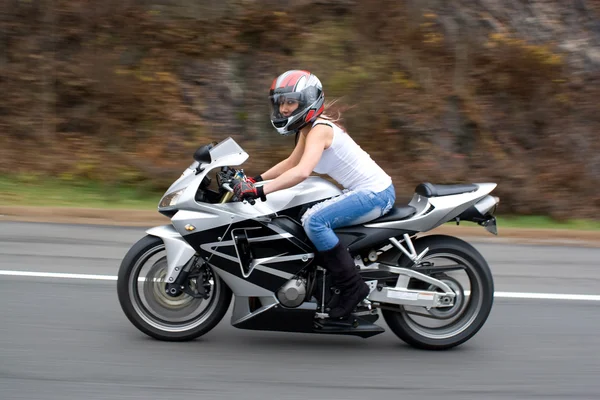 Blond motorkářka — Stock fotografie