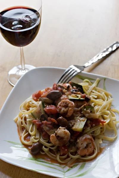 Shrimp With Fettuccini Dish — Stock Photo, Image