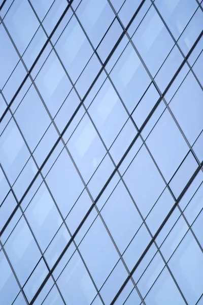 Finestre dell'edificio della città — Foto Stock