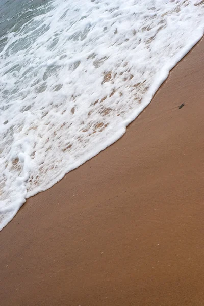 Golven op het strand — Stockfoto