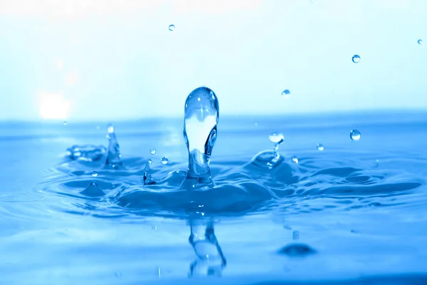 Salpicadura de gota de agua azul — Foto de Stock