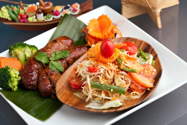 Thai Sausage and Som Tum Salad — Stock Photo, Image