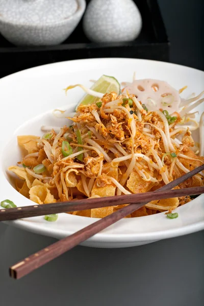 Лапша с тайскими блюдами — стоковое фото
