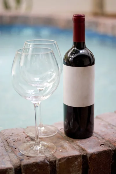 Kırmızı şarap ve gözlük — Stok fotoğraf
