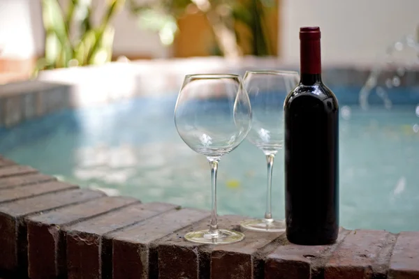 Czerwone wino i okulary — Zdjęcie stockowe
