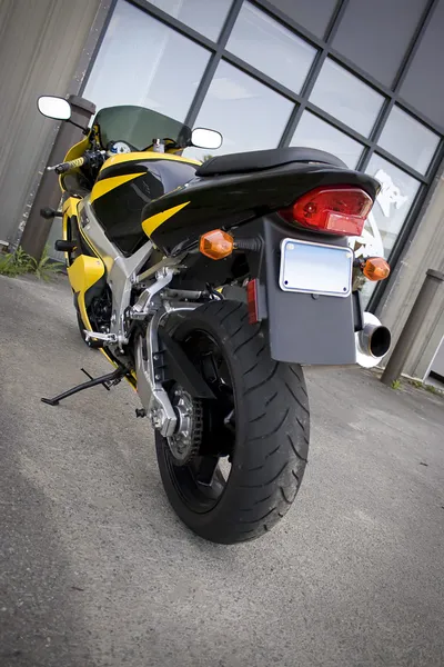 Gele motorfiets — Stockfoto
