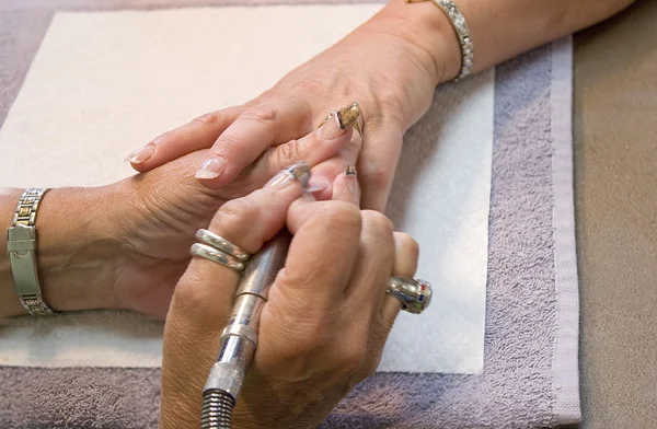 Технік манікюрниця нігтів — стокове фото