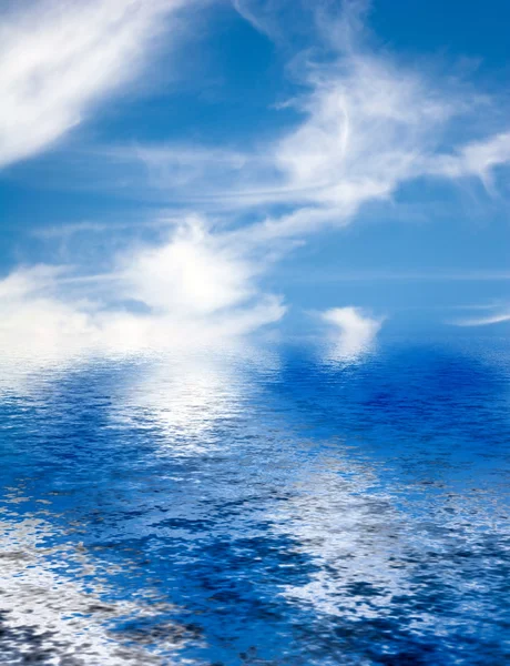 Blue Clouds Ocean Reflection — Stock Photo, Image
