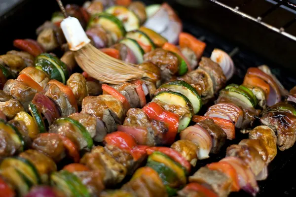 Des kebabs chics sur le gril — Photo