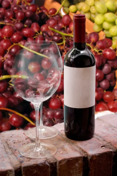 Bouteille de vin et verres — Photo