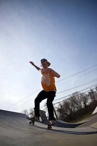 Skateboarder no Skate Park — Fotografia de Stock