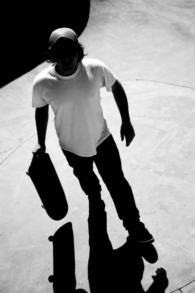 Skateboarder μάγκα σιλουέτα — Φωτογραφία Αρχείου