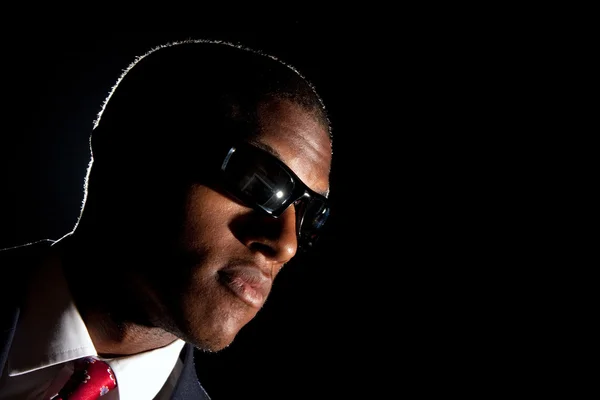 Cool zakenman dragen van een zonnebril — Stockfoto